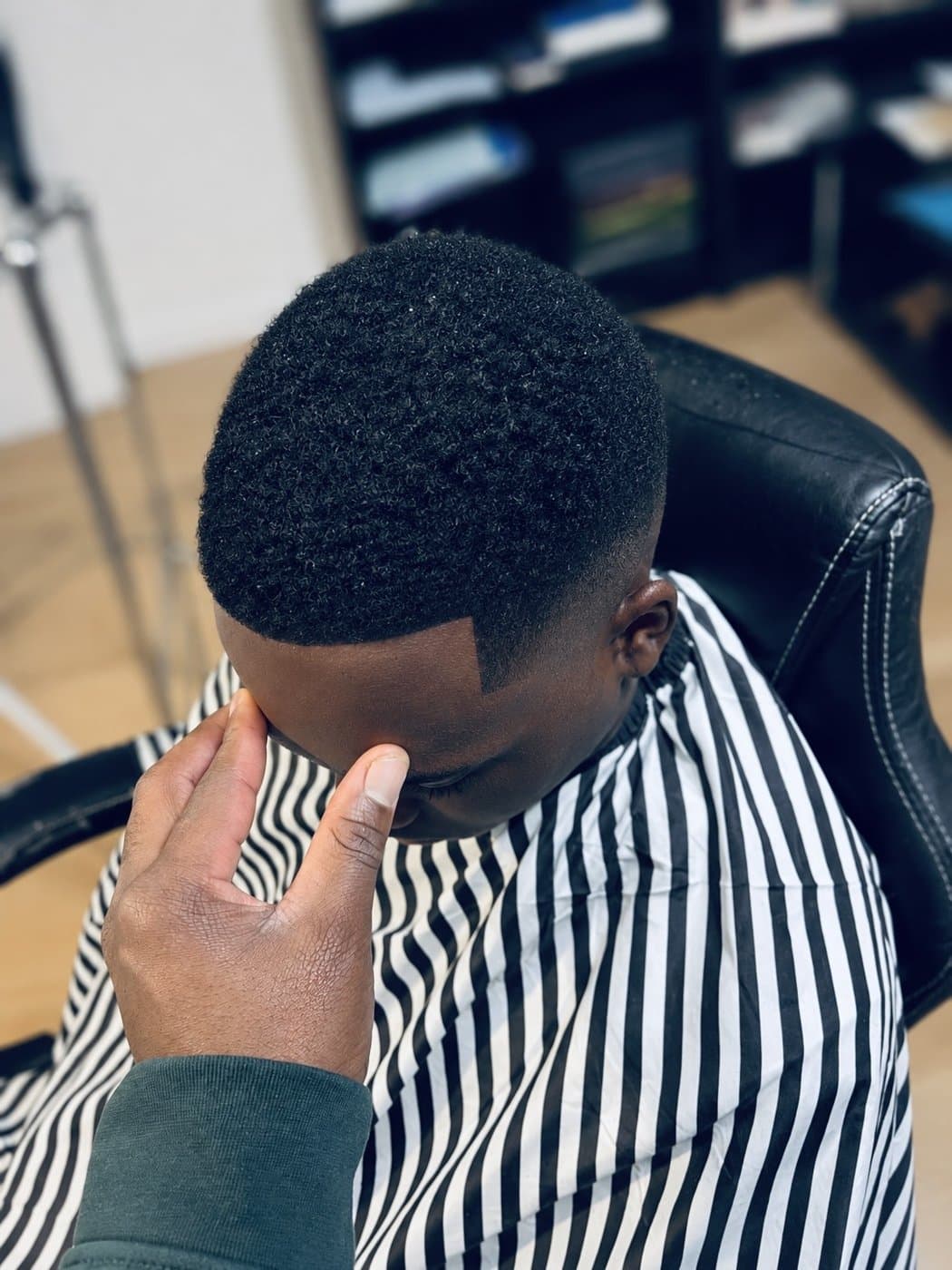 Coupe bouclée structurée avec dégradé